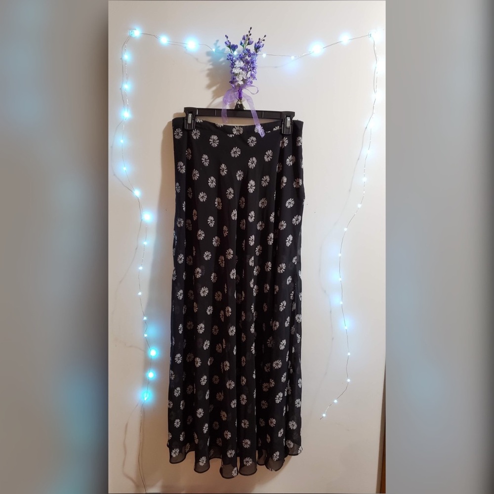 Forever 21 Black and White Sunflower Maxi Skirt